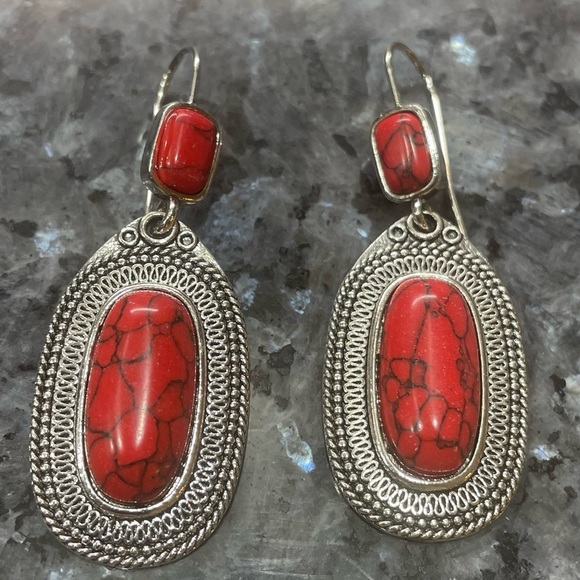 ⭕️BOGO FREE⭕️ Silver and red cabuchon dangling earrings - Picture 3 of 8